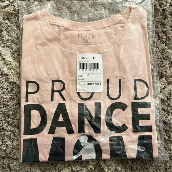 NWT🎉 Adult T-Shirt - Picture 4 of 7